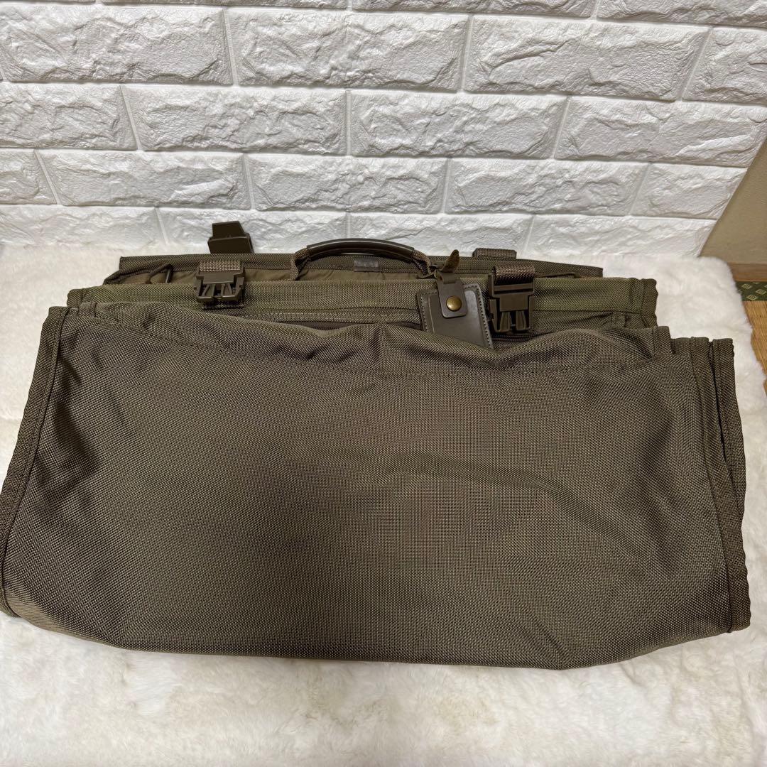 TUMI ガーメントバッグ オリーブグリーン