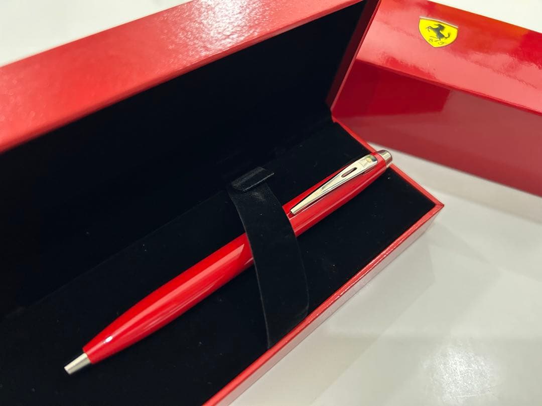 新品 未使用 フェラーリ Ferrari ボールペン 赤 専用ケース付き