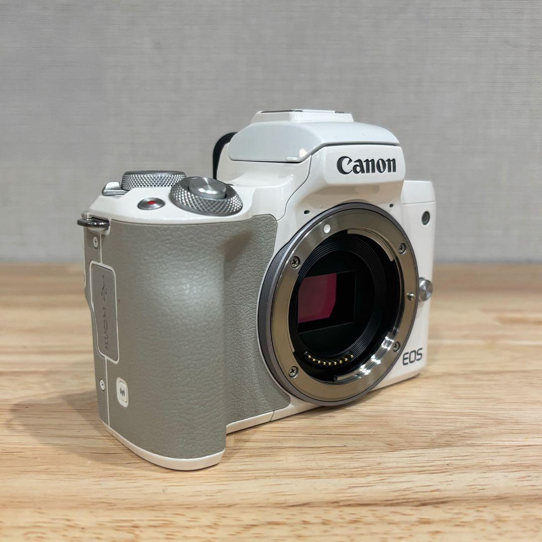 Canon EOS Kiss M ホワイト ダブルズームセット&バッテリーセット