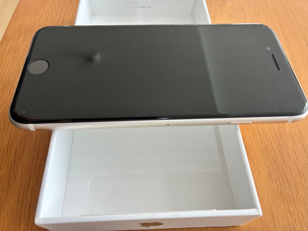 iPhone SE (第3世代) 64GB ホワイト SIMフリー