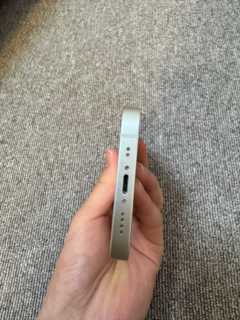 iPhone 13 mini 本体128GB SIMフリー　スターライト
