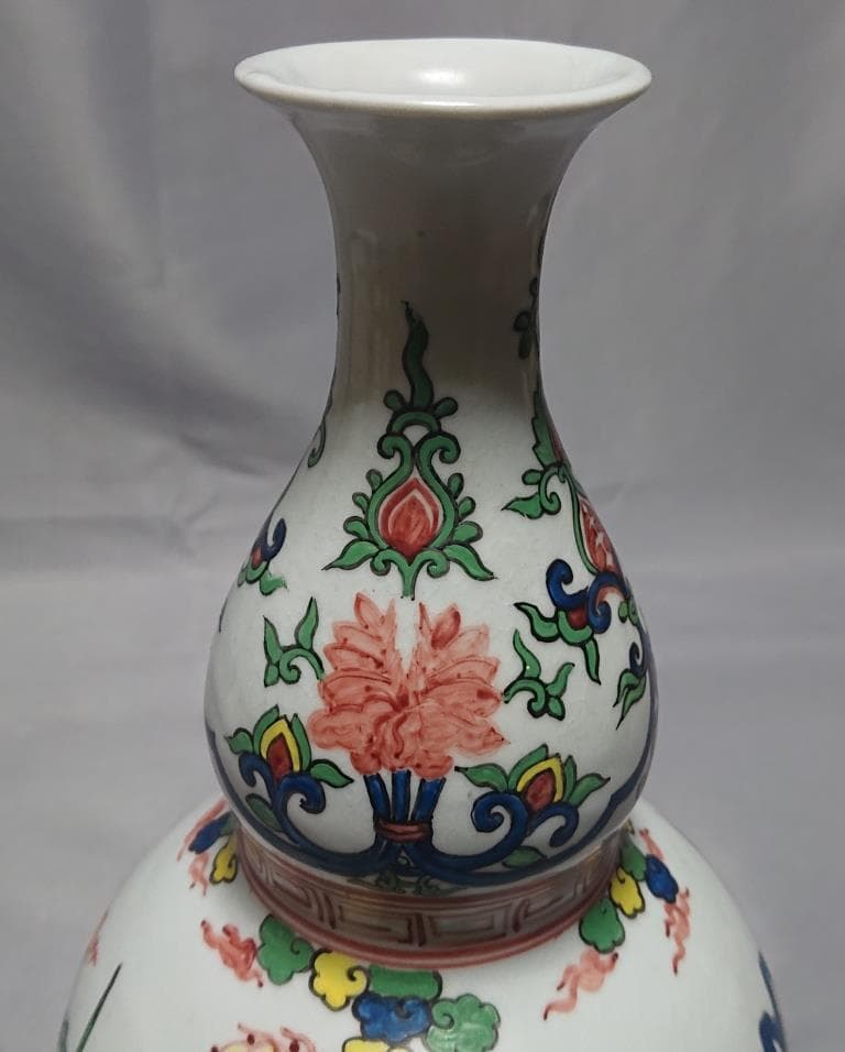 コレクター収集品　明　万歴年間　（1573～1619年）五彩色絵花鳥文瓶