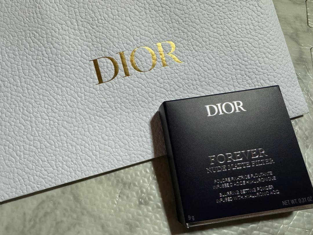 Dior ディオールスキンフォーエヴァー ヌードマットフィルター　パウダー 01