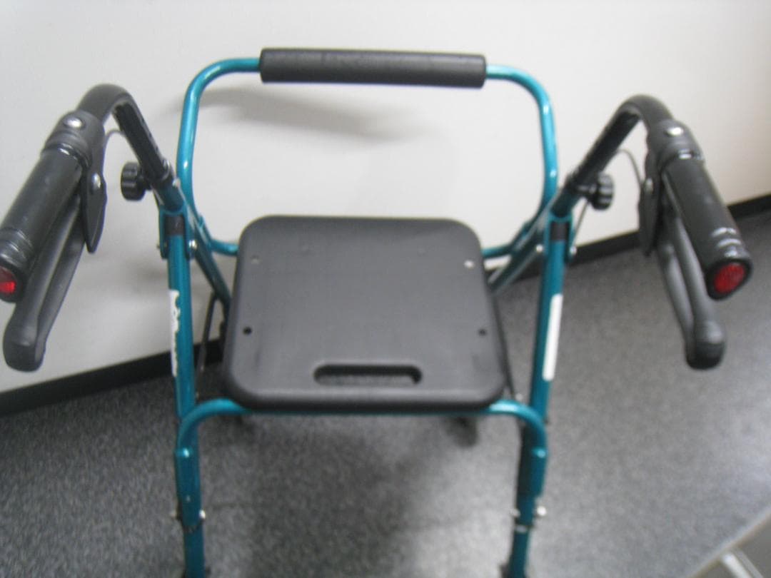 【カワムラサイクル】四輪歩行車 KW20 グリーン ①