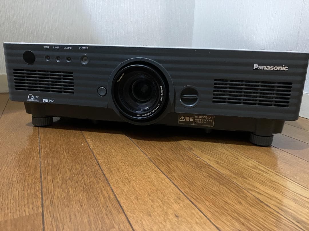 PANASONIC プロジェクター6000lm PT-D5700L 中古品