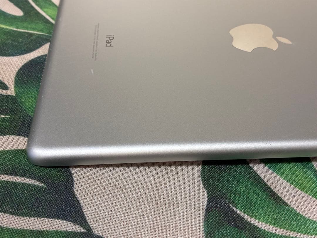 iPad 第6世代 32GB シルバー