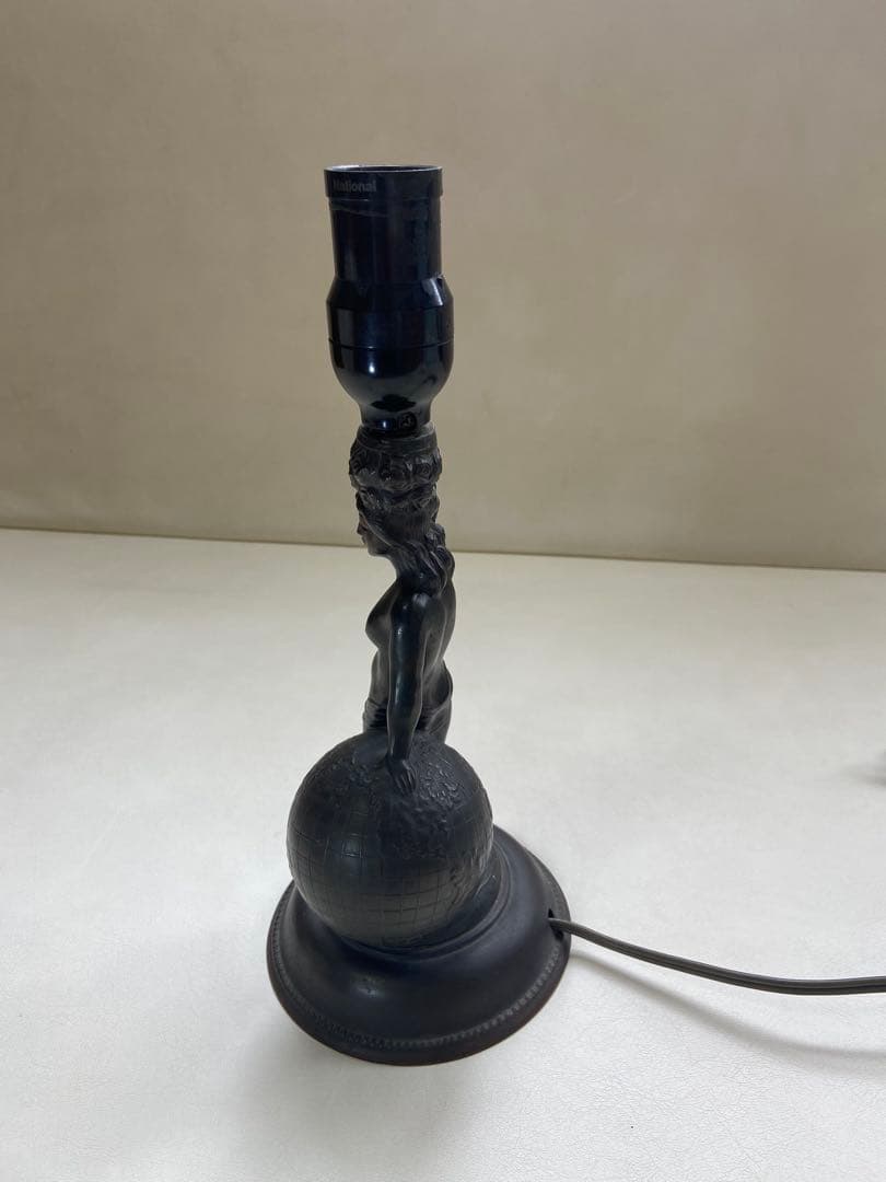 裸婦像装飾 テーブルランプ