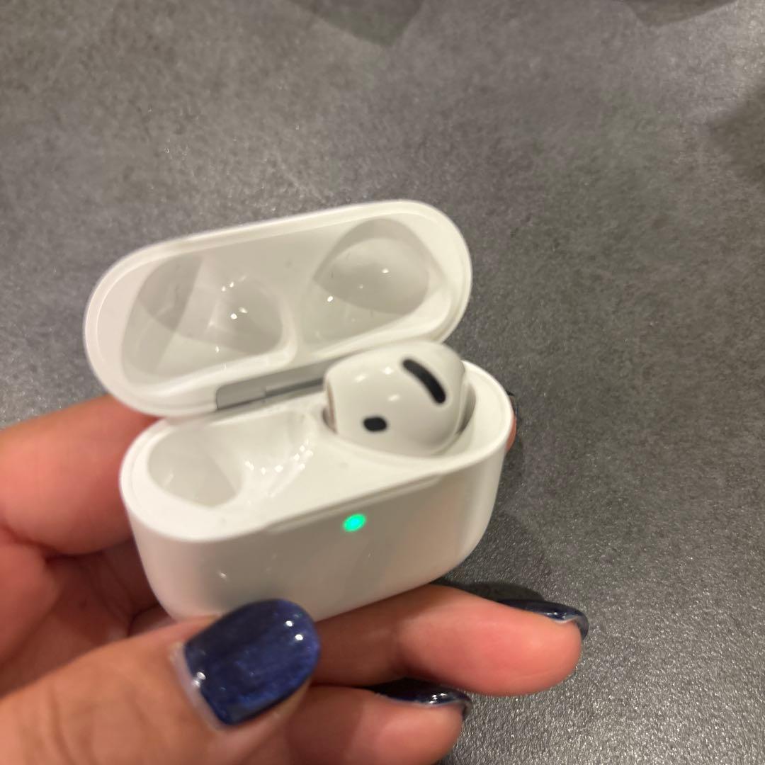 AirPods4 本体 片方のみ 右 ケース付き