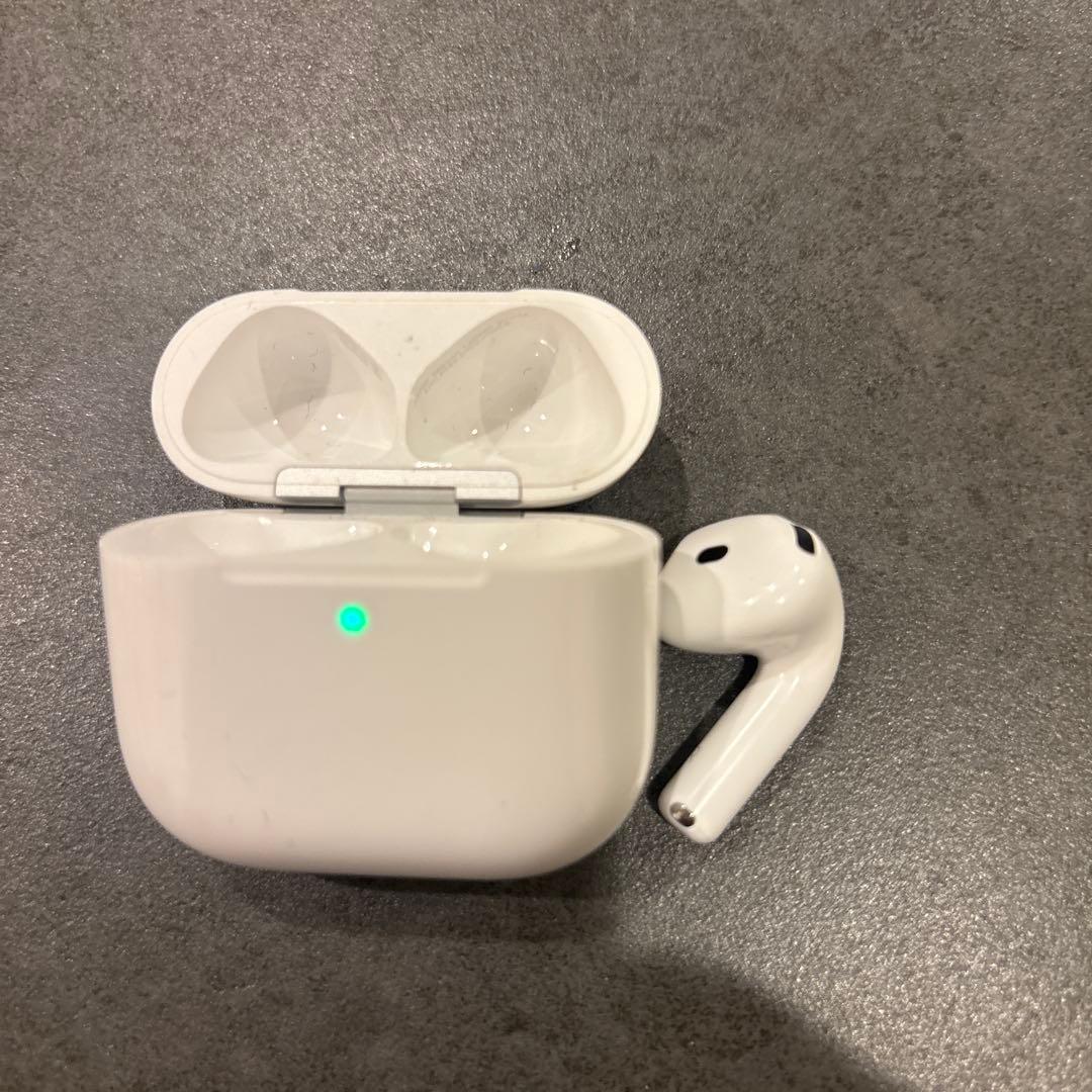 AirPods4 本体 片方のみ 右 ケース付き