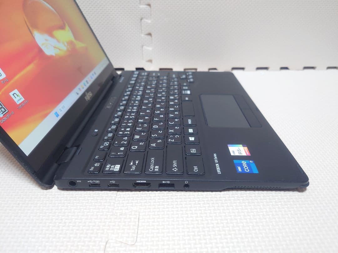 富士通 Lifebook UH95 i7-1165G7 868g 2in1タッチ