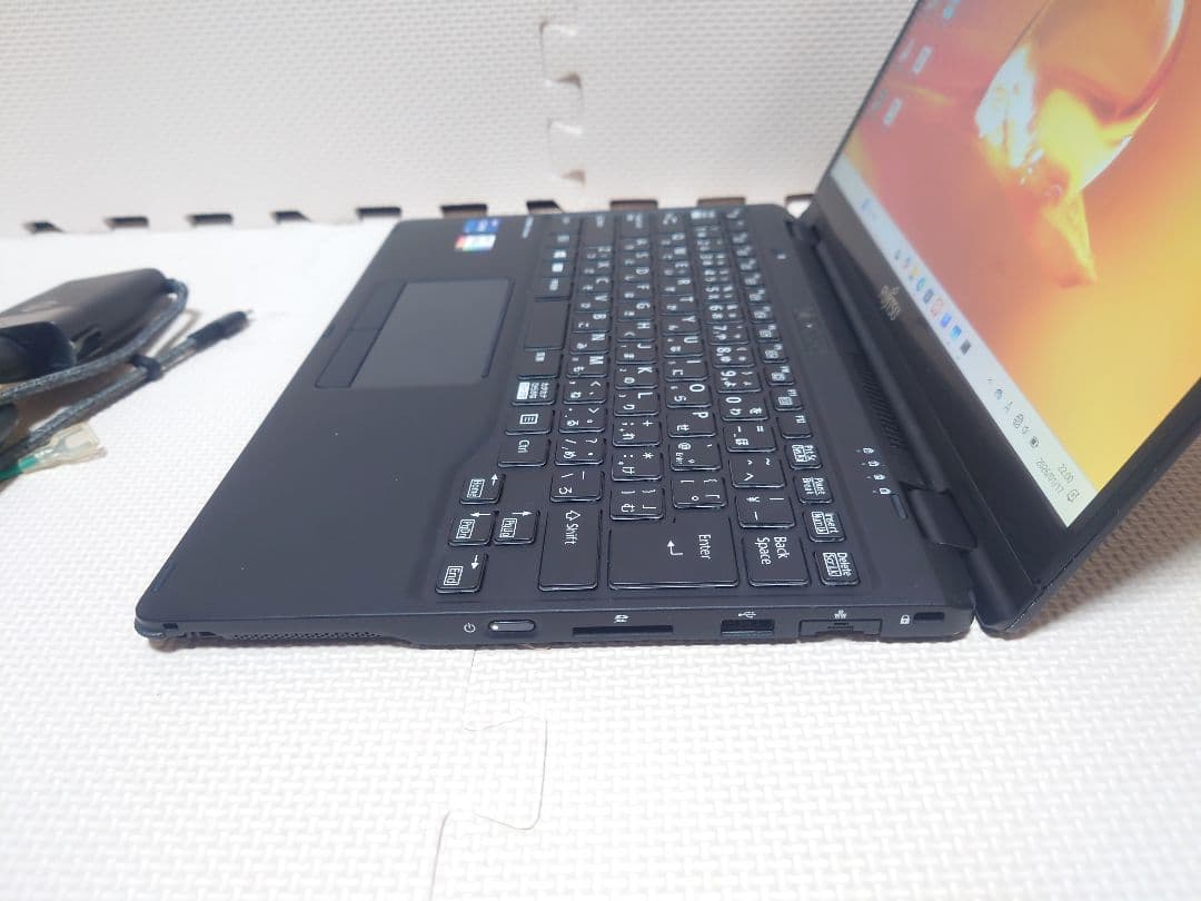 富士通 Lifebook UH95 i7-1165G7 868g 2in1タッチ