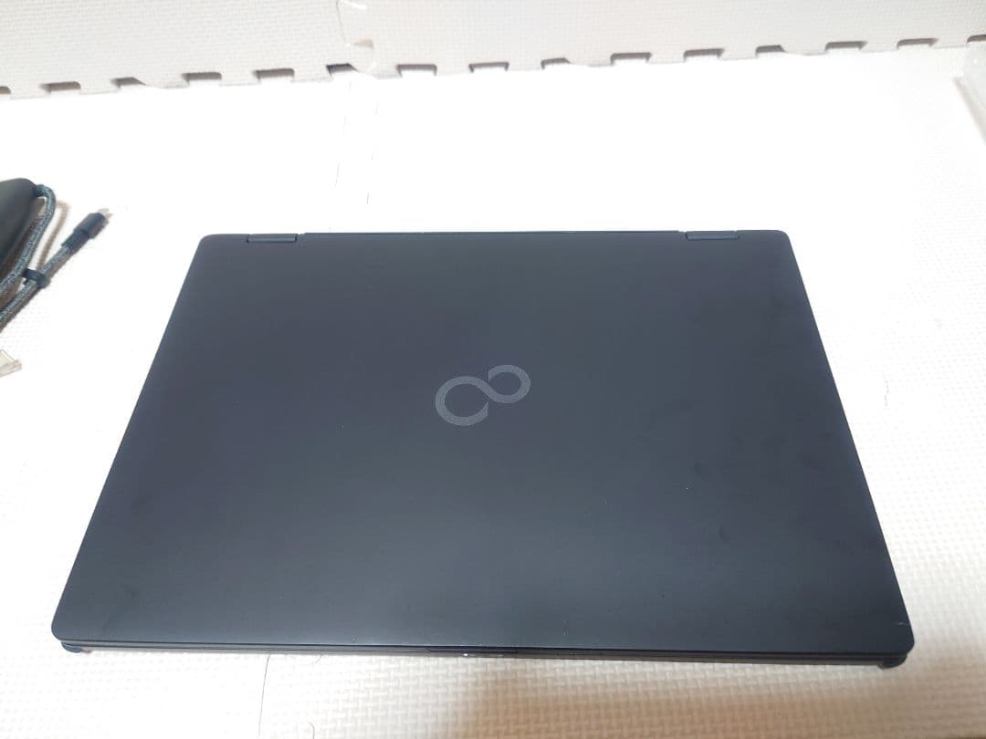 富士通 Lifebook UH95 i7-1165G7 868g 2in1タッチ