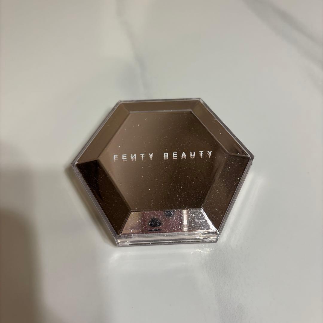 【米国人気ブランド】日本未発売 / Fenty Beauty / ハイライト