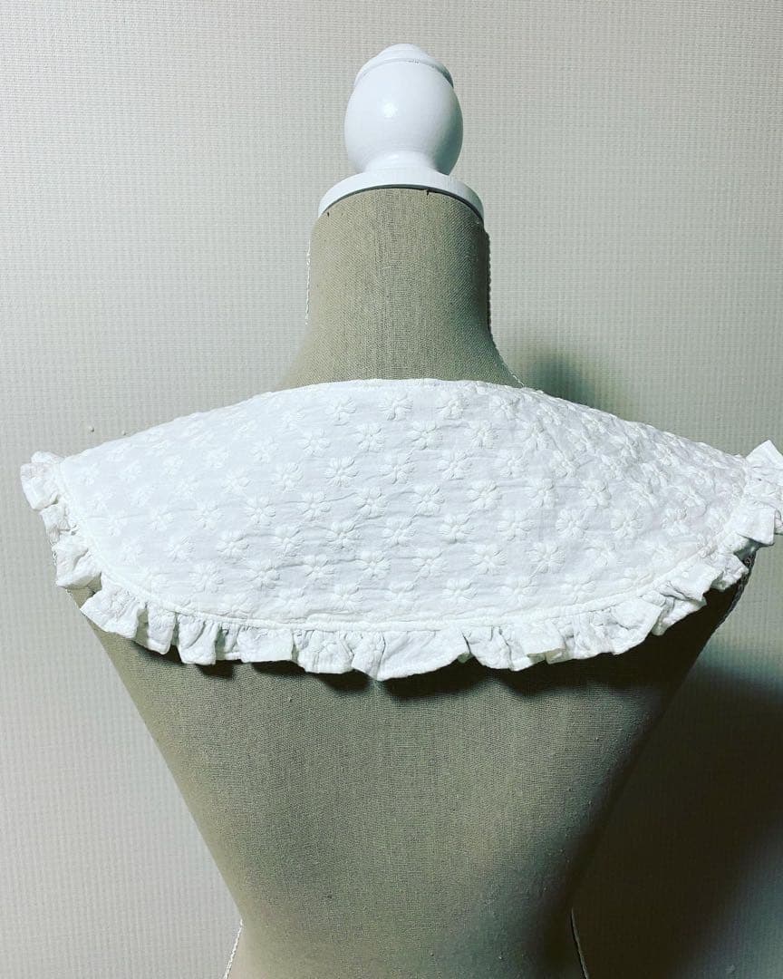 sampleページ　ハンドメイド　大きめ白いフリルつけ襟　　大人用