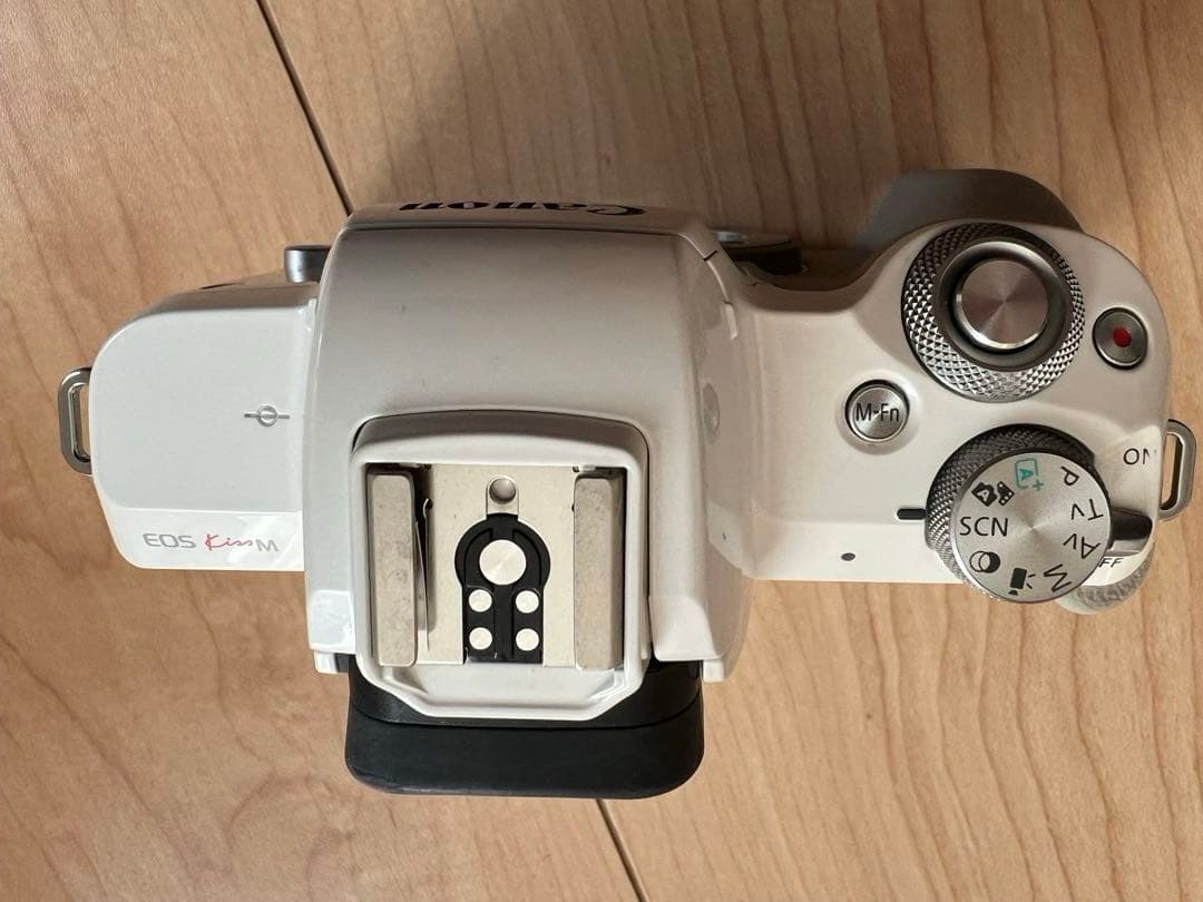 Canon EOS kiss M ダブルズームキット　単焦点レンズ付き