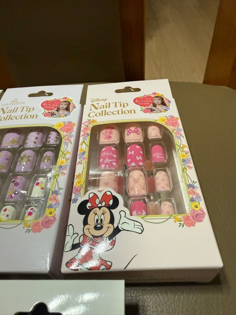 ローソン　ディズニー　ラプンツェル　プーさん　ネイルチップ　あいにゃん