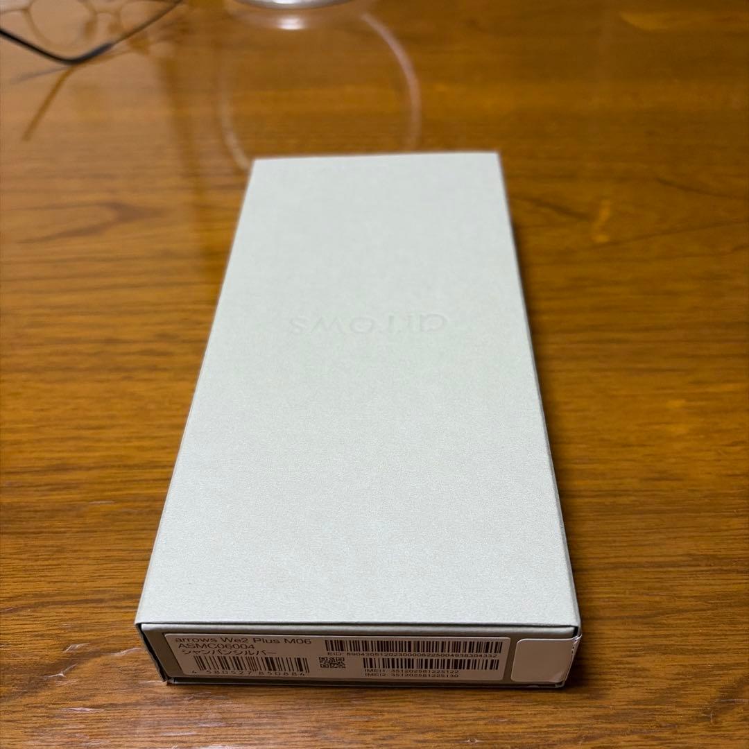arrows We2 Plus M06 8GB シャンパンシルバー