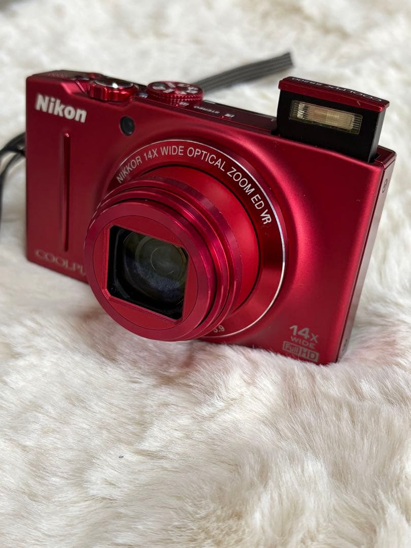 ⭐️Nikon ⭐️ COOLPIX S8200 レッド　赤色　本体　バッテリー