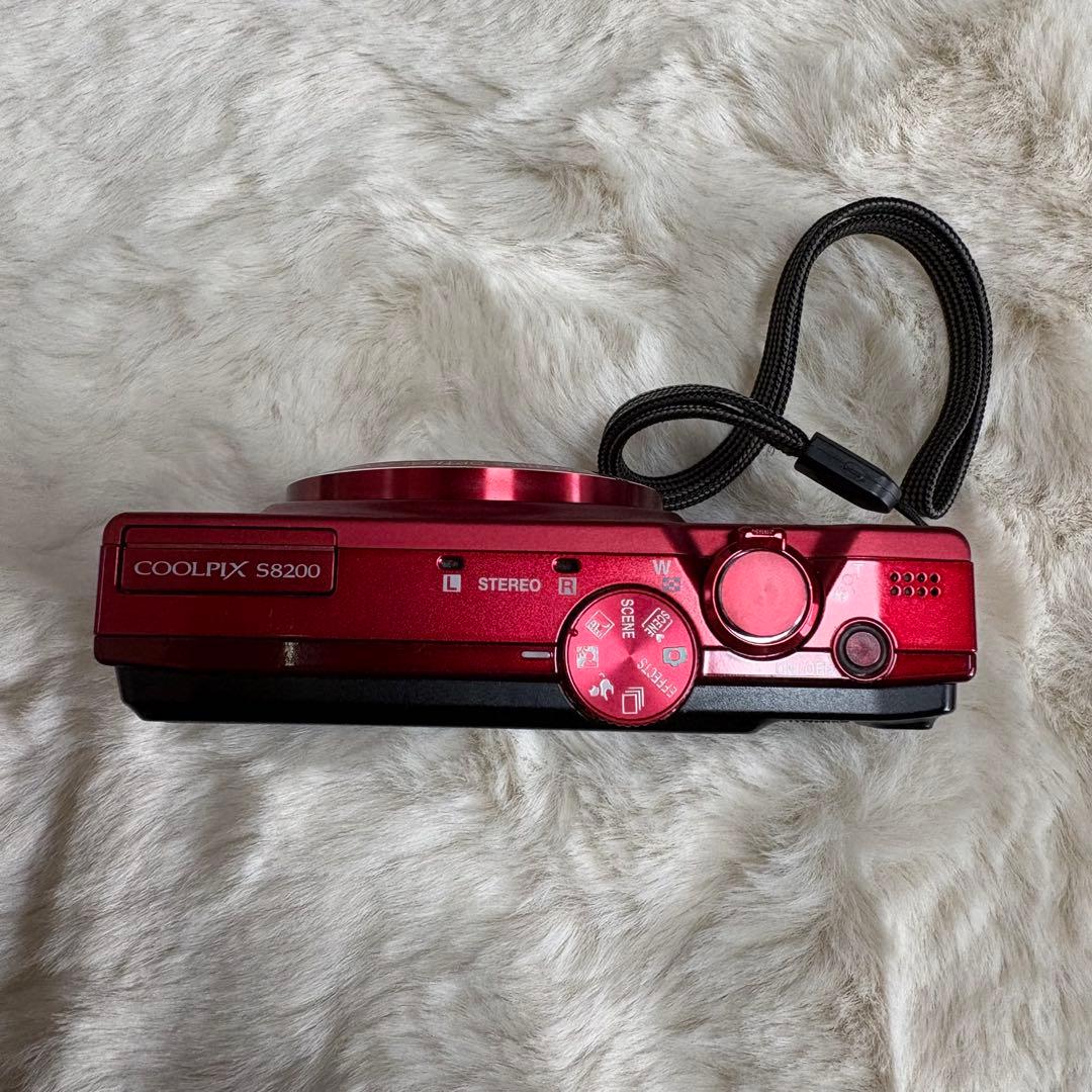 ⭐️Nikon ⭐️ COOLPIX S8200 レッド　赤色　本体　バッテリー