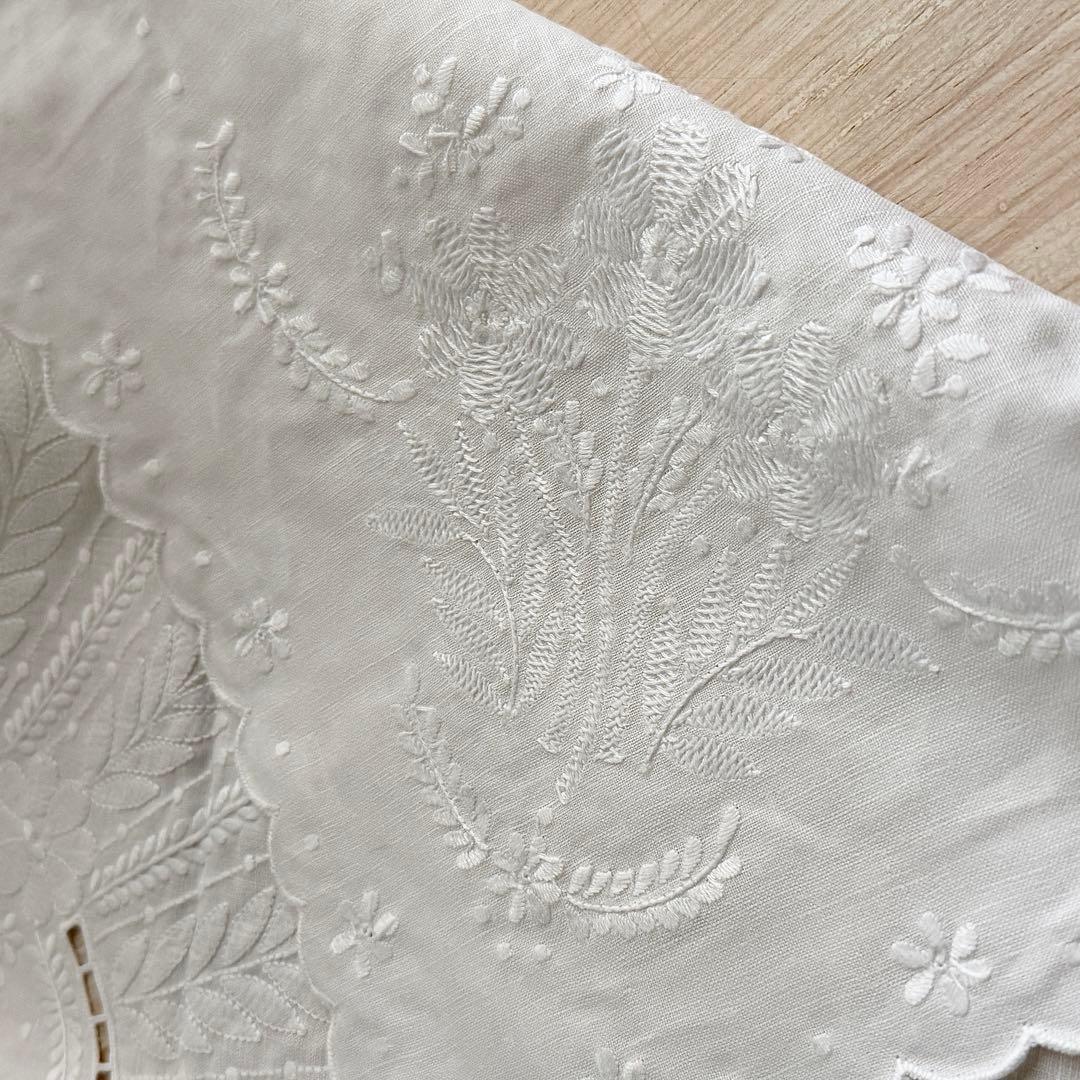 テーブルクロスリネン　白糸刺繍　シャドーワーク　ブロカントヨーロッパヴィンテージ