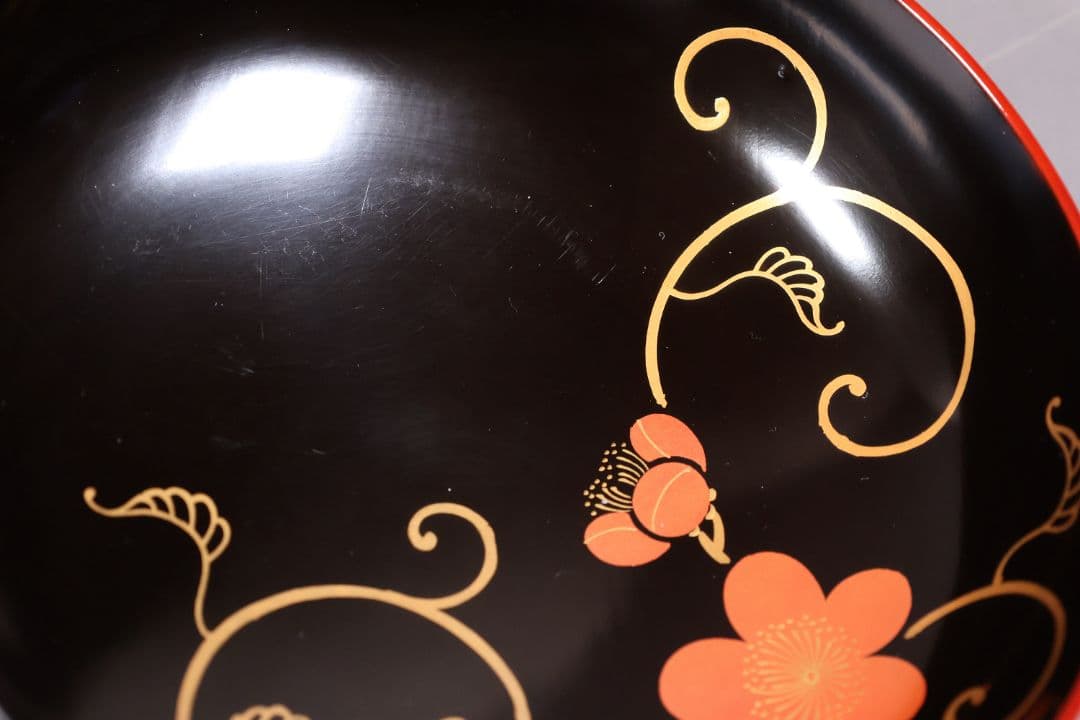 【MA489】漆芸 木製漆器 梅唐草蒔絵 木皿 五客 11.9cm 黒塗 溜塗