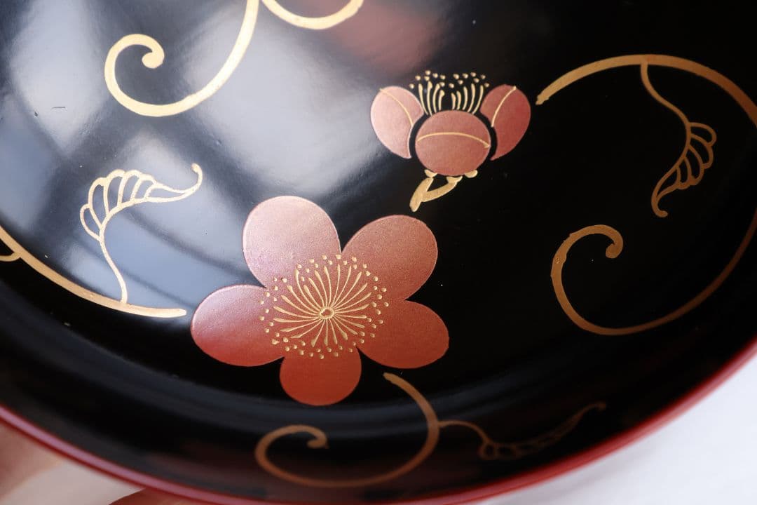 【MA489】漆芸 木製漆器 梅唐草蒔絵 木皿 五客 11.9cm 黒塗 溜塗