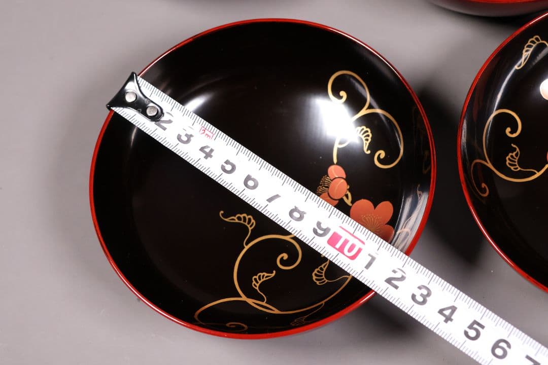 【MA489】漆芸 木製漆器 梅唐草蒔絵 木皿 五客 11.9cm 黒塗 溜塗