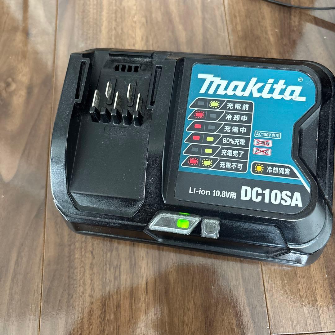 マキタコードレス掃除機CL107FDSHW紙パック式10.8Vバッテリ充電器付