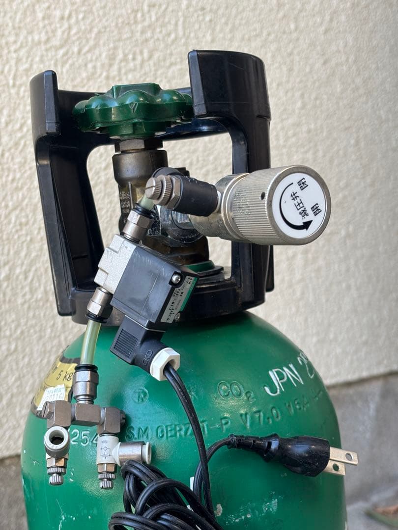 アクアリウム用 CO2添加セット（ミドボン＋レギュレーター＋電磁弁＋分岐）中古