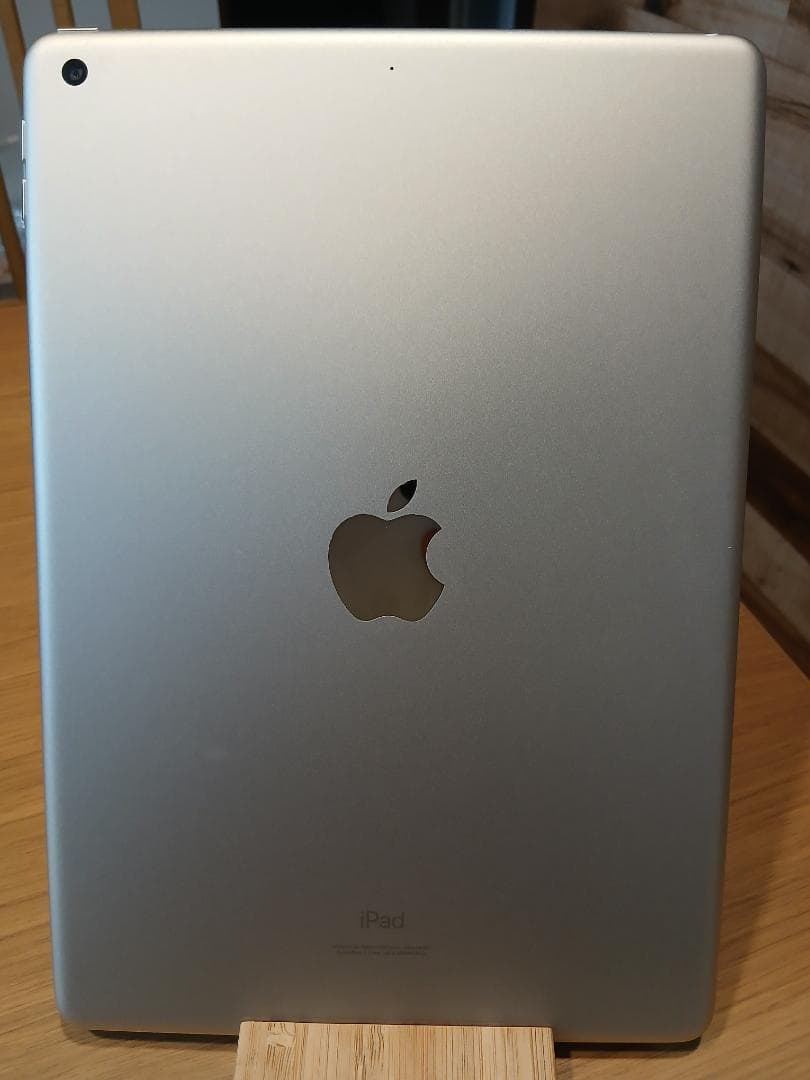 Apple iPad シルバー 本体　第９世代
