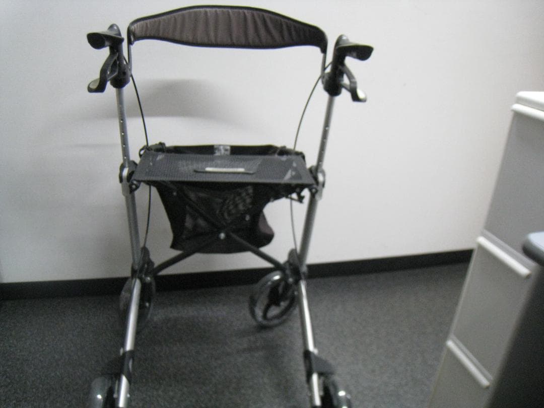 ハンディウォークＬ　GEMINO 30 歩行器 歩行車 パラマウントベッド ②