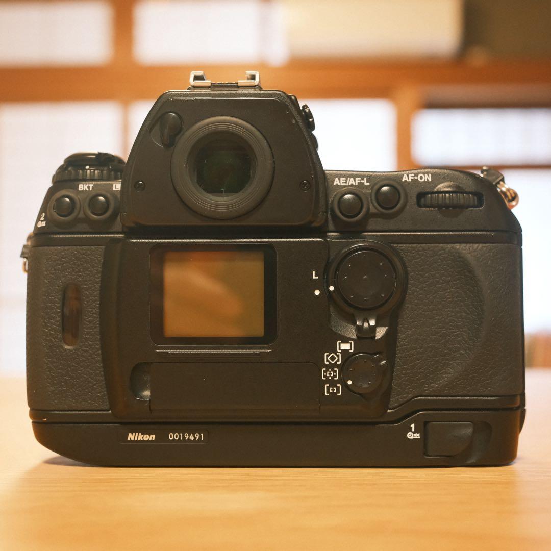 フィルムカメラ Nikon F6 + AI AF Nikkor 35mm F2D