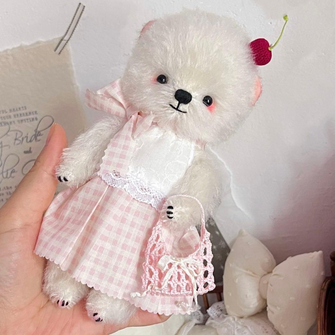かわいい白熊ちゃん ぬいぐるみ くま ハンドメイド 海外作家様 テディベア