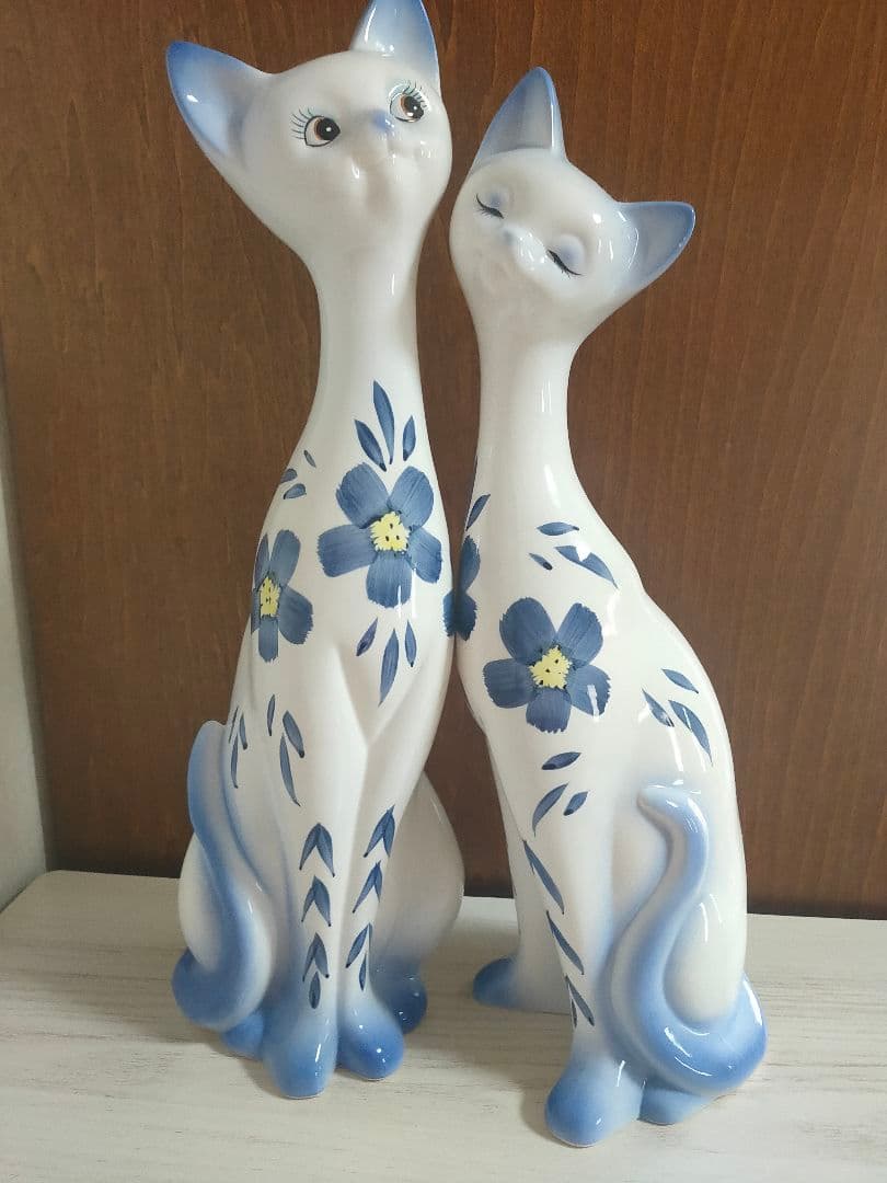 青い花模様の猫の置物 2体セット
