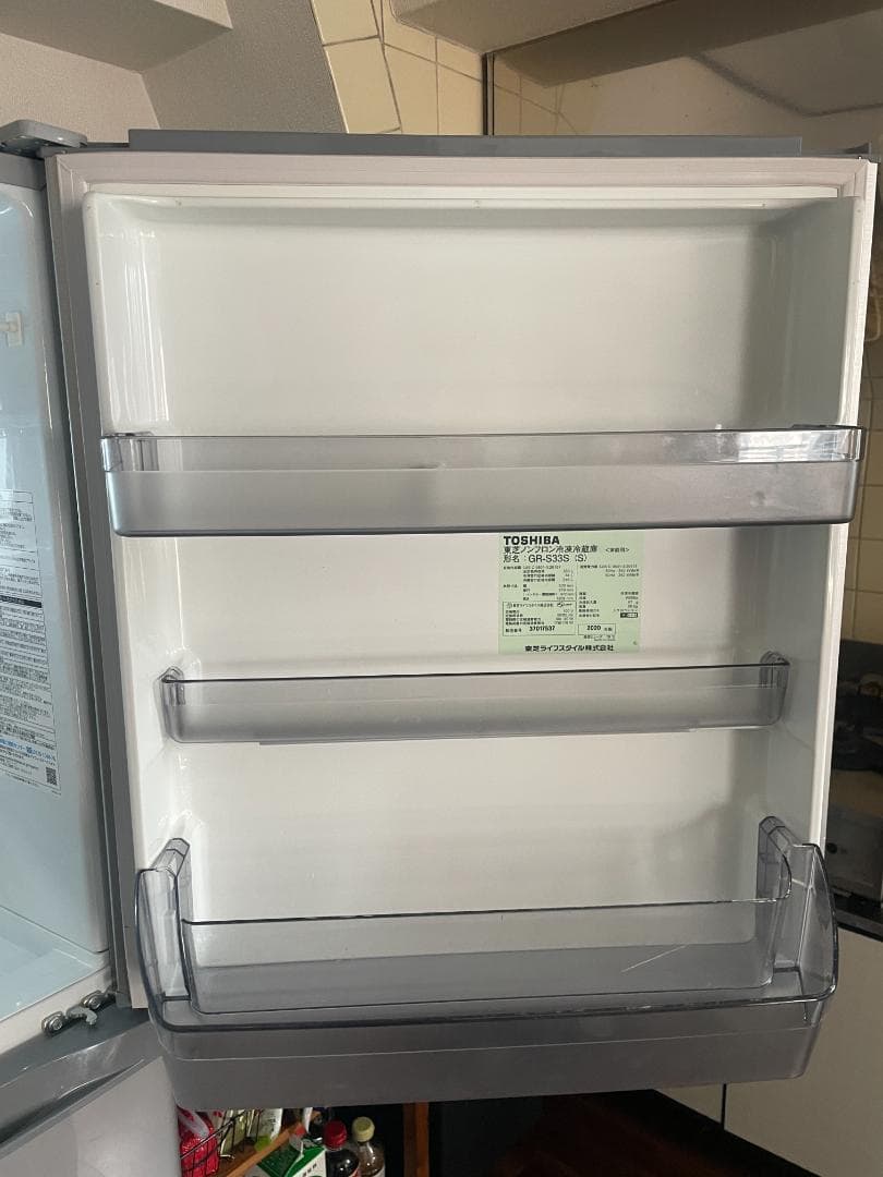 TOSHIBA シルバー 3ドア冷蔵庫　330L