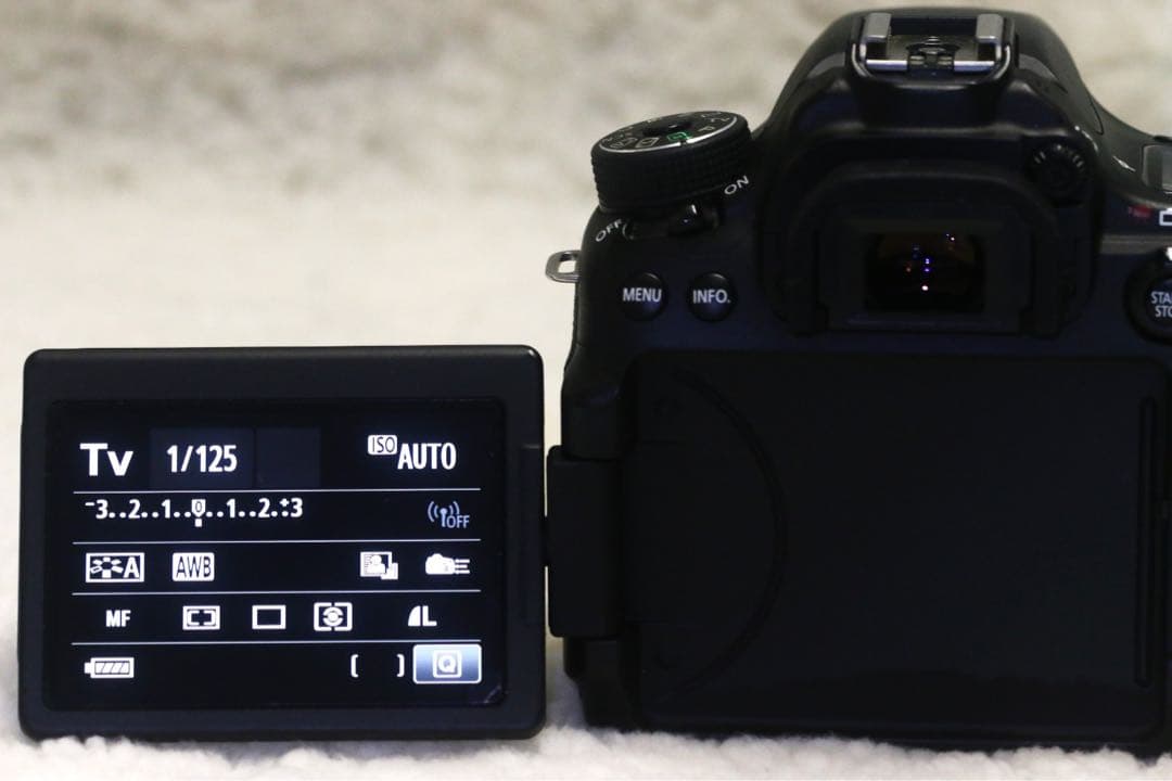 ⭐️完動美品⭐️ Canon キャノン EOS 70D ボディ　一眼レフカメラ