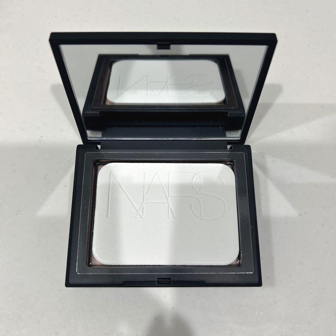 NARS ライトリフレクティングセッティングパウダー　プレスト　N FOG