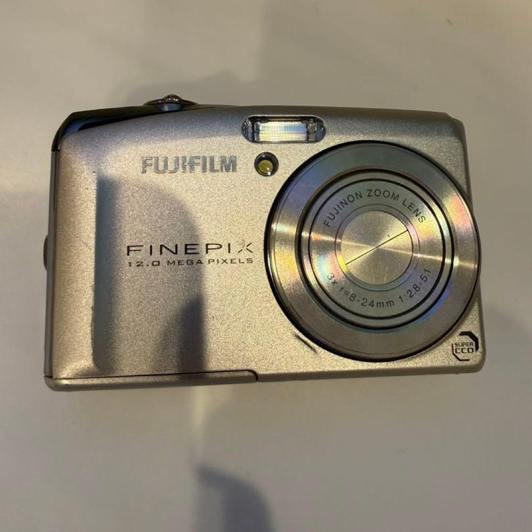 FUJIFILM デジタルカメラ　FinePix F50fd シルバー