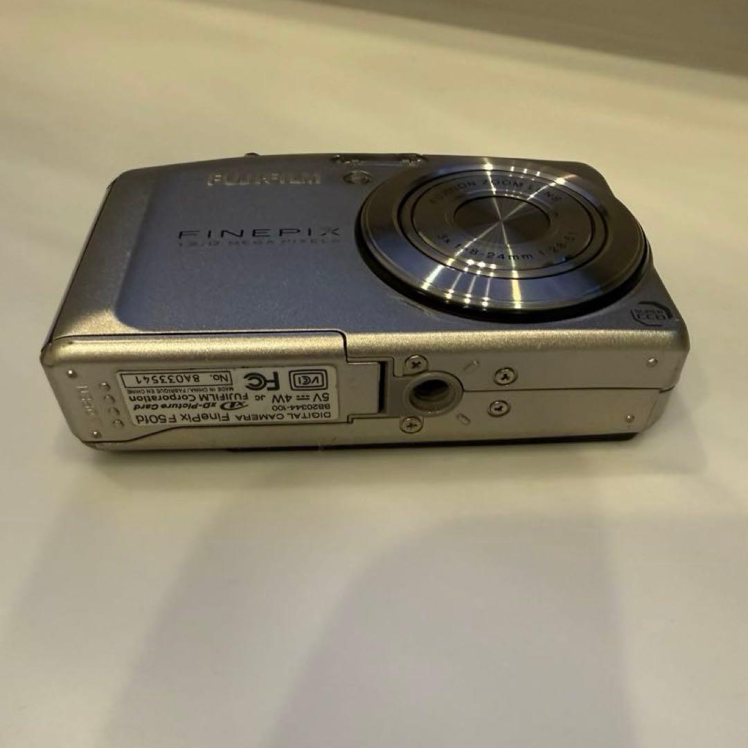 FUJIFILM デジタルカメラ　FinePix F50fd シルバー