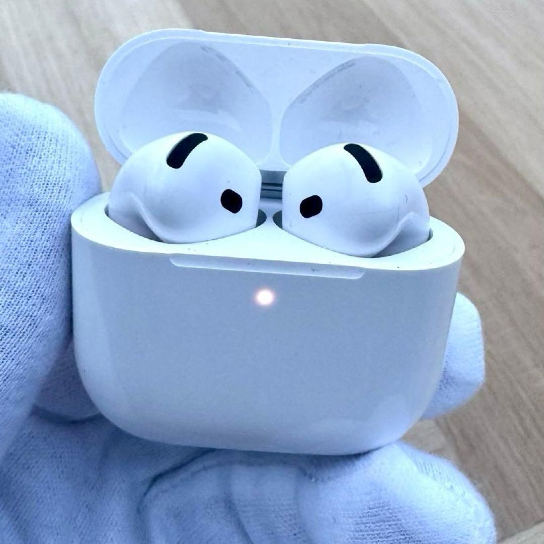 Apple AirPods 4 【アクティブノイズキャンセリング搭載タイプ】