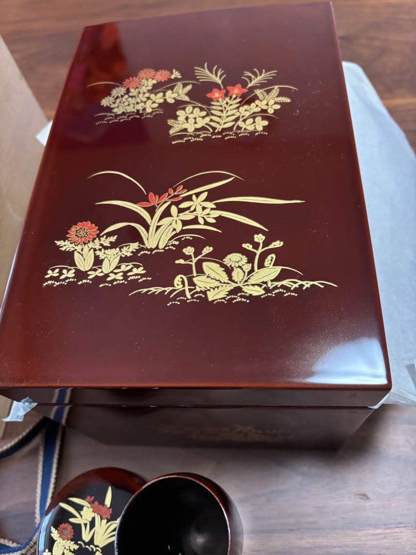 四季草花蒔絵茶箱