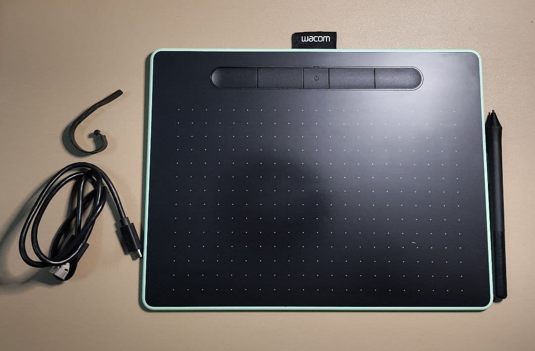 アキラ様【中古箱あり/替芯セットつき】Wacom Intuos Medium