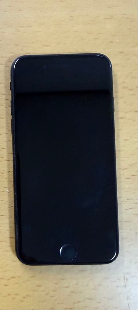 ブラックのiPhone SE (第2世代)
