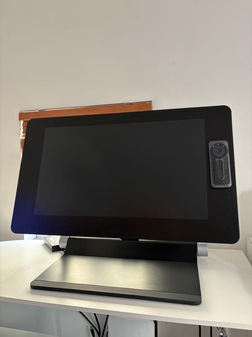 Wacom Cintiq Pro 24本体 専用スタンド・ペン付き