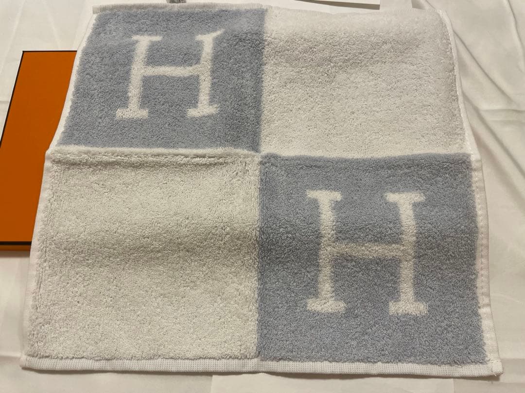 未使用　HERMES ハンドタオル　タオルハンカチ　ハンカチ