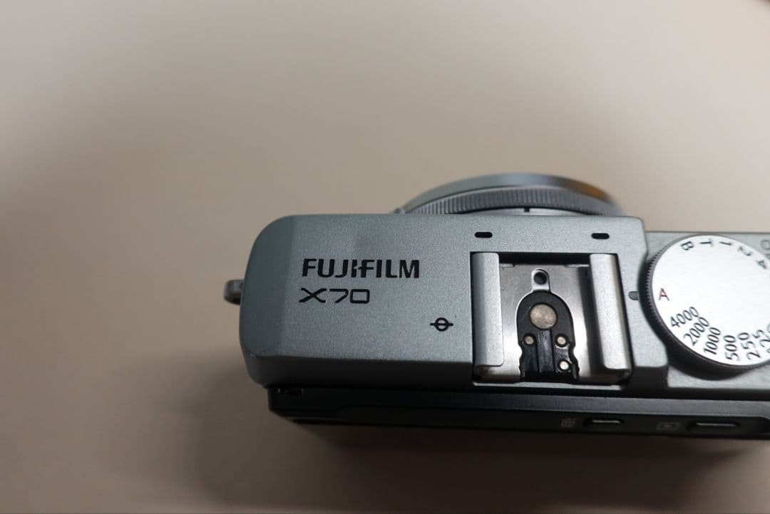 FUJIFILM X70 コンパクトデジタルカメラ