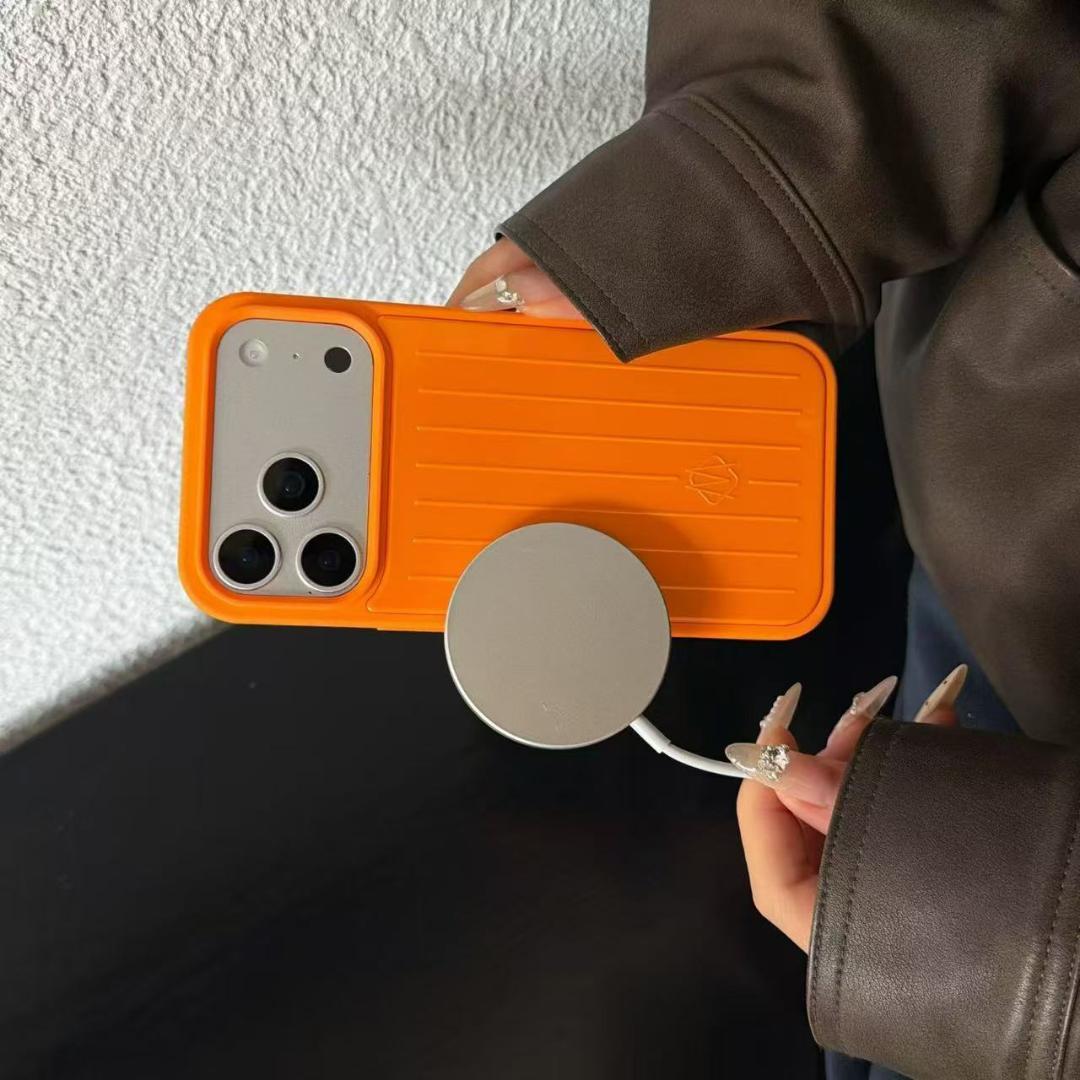 RIMOWAiPhone17Proオレンジ ソフトケース イヤレス充電が可能