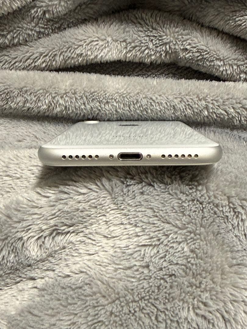 iPhone8 256GB ホワイト SIMロックあり au