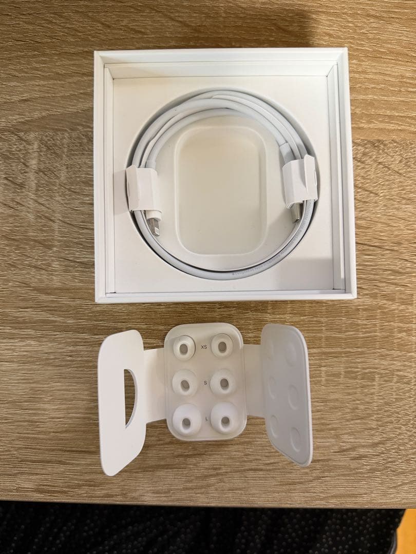 O*i様 AirPods Pro 2 lightning 本体 付属品全て付き