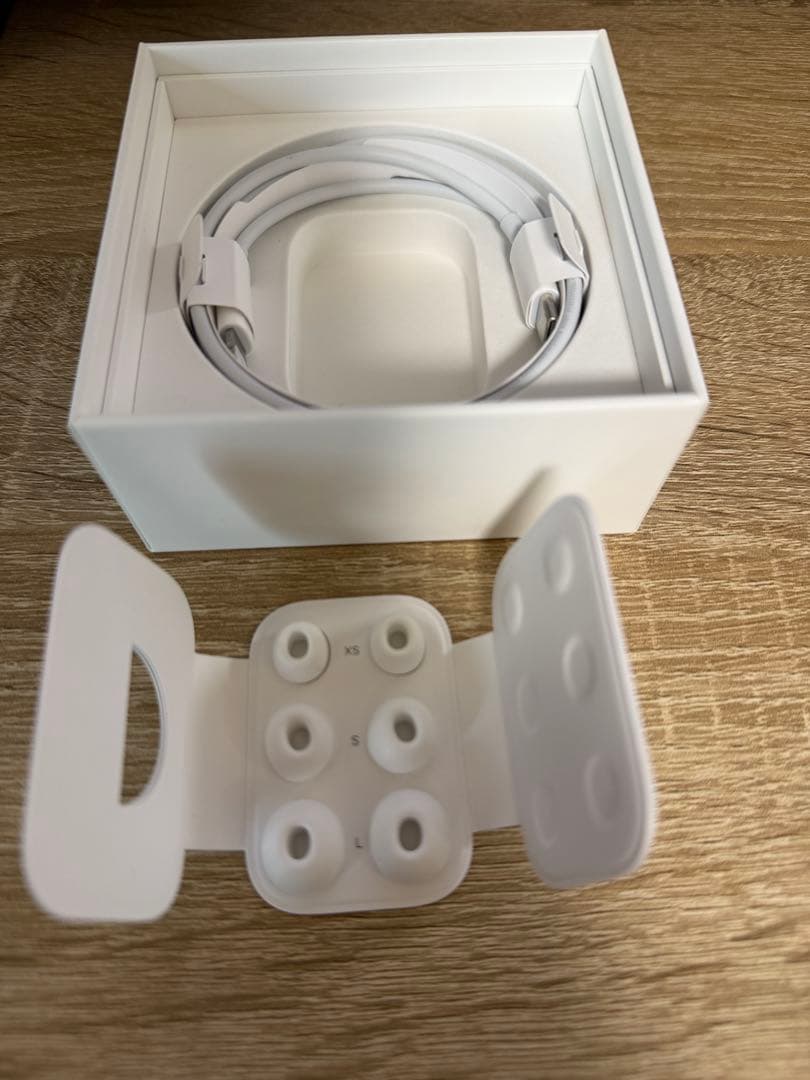 O*i様 AirPods Pro 2 lightning 本体 付属品全て付き